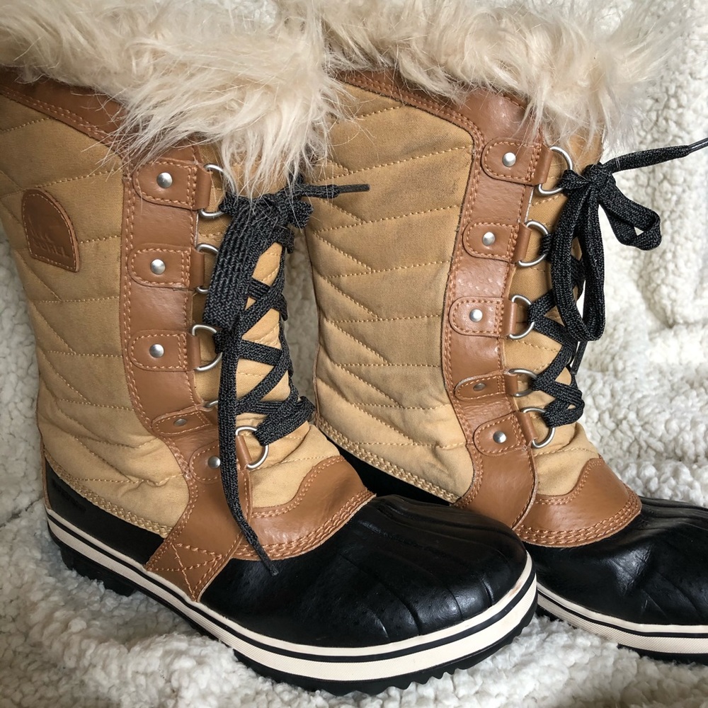 Sorel Waterproof Winter Boot - women’s sz 7